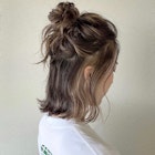 インナーカラー×ハイライト×ハーフアップお団子アレンジ