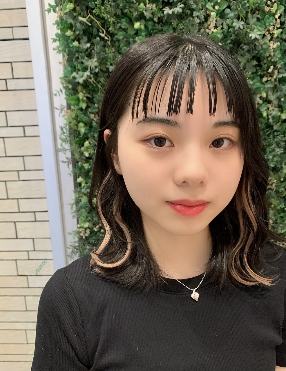 ポイントカラーで隠し味をプラス インナーカラーで作るおしゃ見えヘアスタイル集 ホットペッパービューティーマガジン