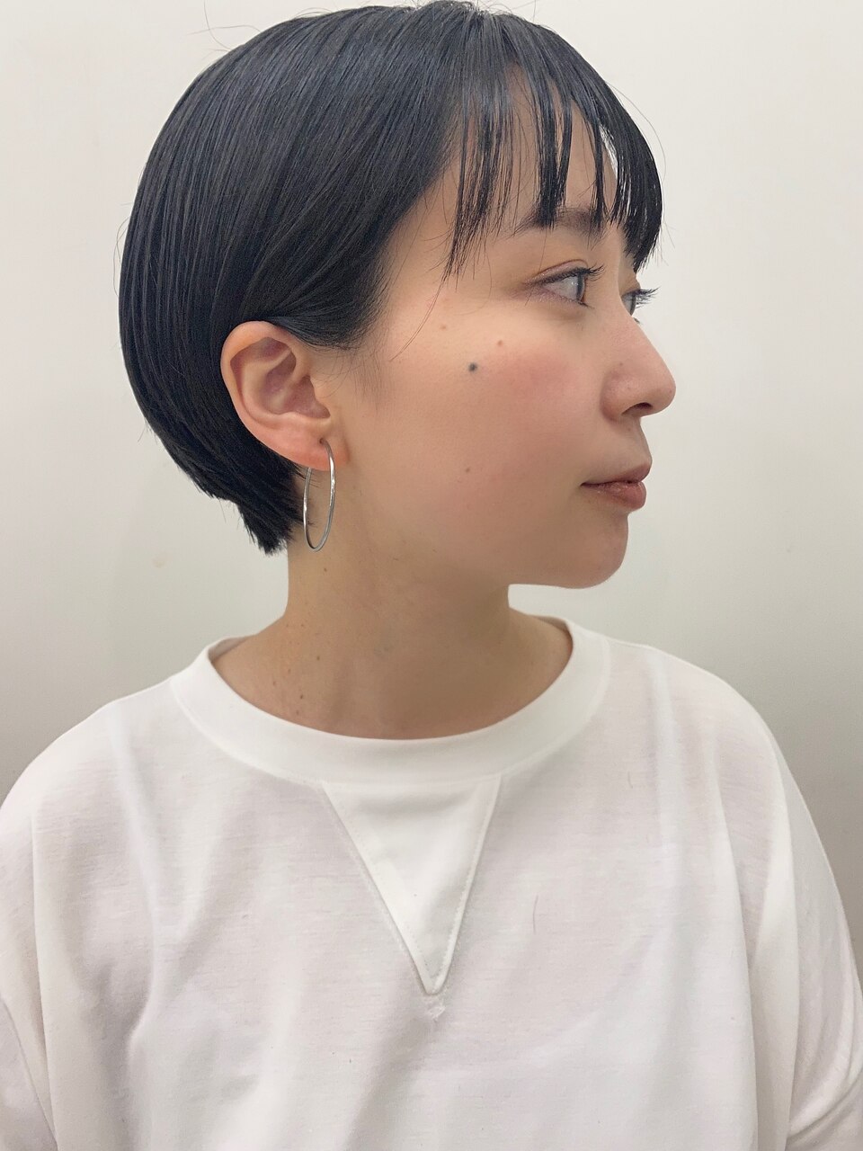 黒髪×耳掛けシンプルショート