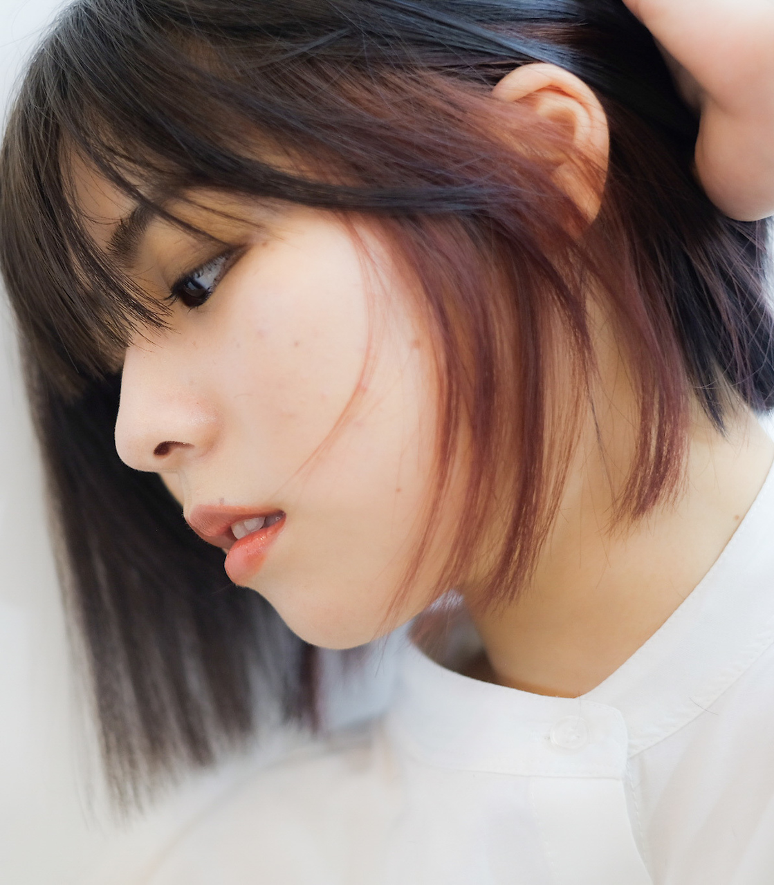切りっぱなしボブ　フェイスカラー　シースルーバング　前下がり