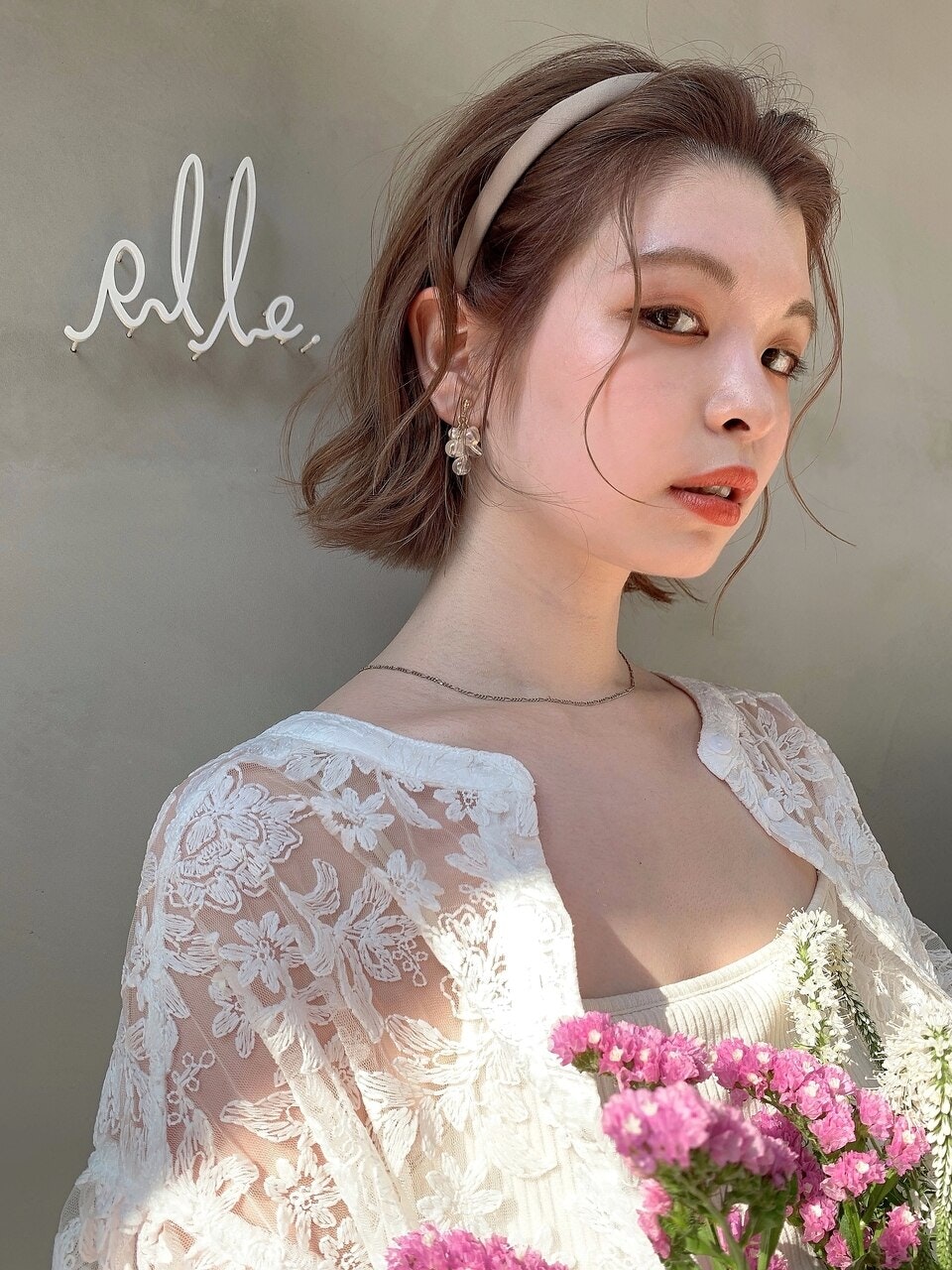 カチューシャアレンジのポイントは?トレンドからレングス&シーン別サンプルまでのサムネイル画像