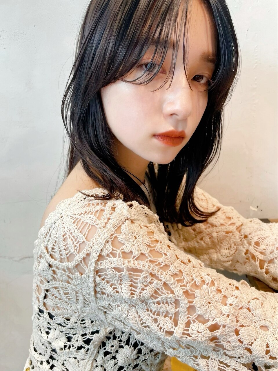 《前髪なしの大人ミディアム×透明感マロンブラウンカラー》
