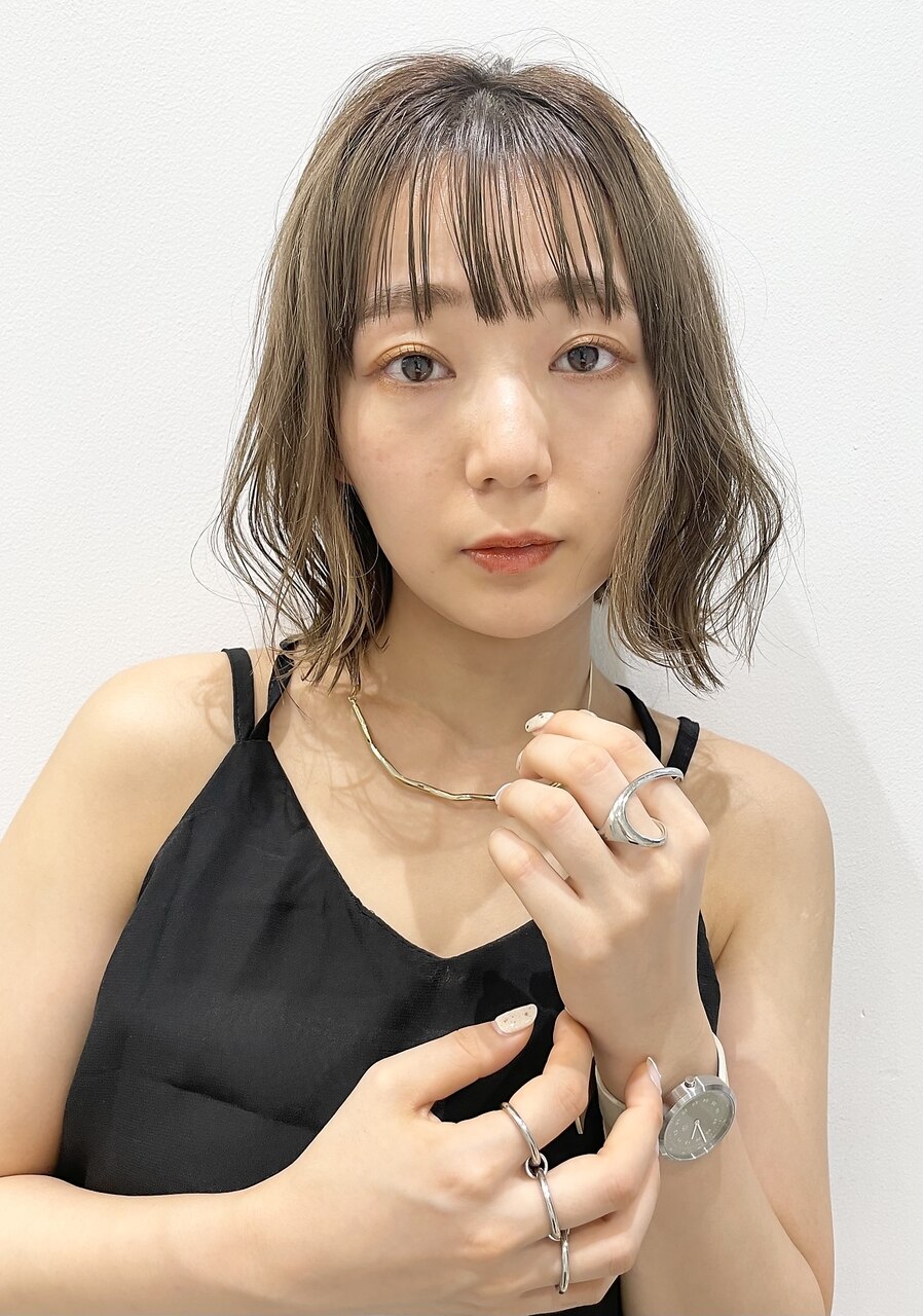 外国人風前下がりレイヤーボブ イヤリングカラー ベージュM819