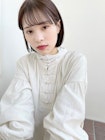 柔らかいアッシュとシンプルなミニボブでアンニュイな雰囲気に