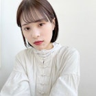 柔らかいアッシュとシンプルなミニボブでアンニュイな雰囲気に