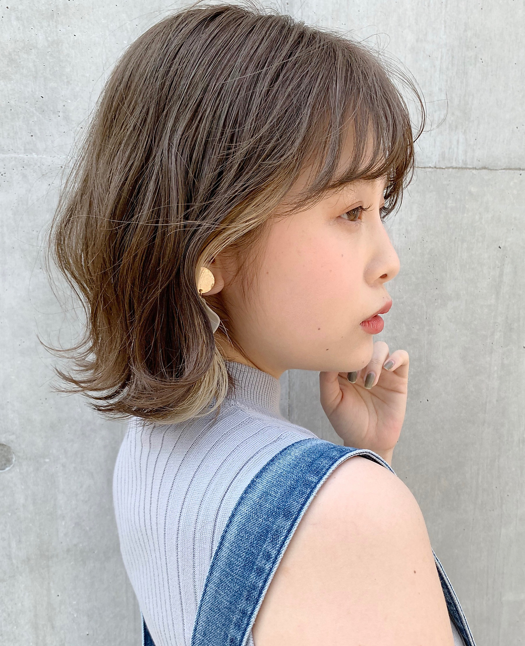 イヤリングカラーが可愛いくびれボブ