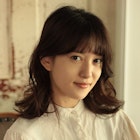 ニュアンスカール ミディアムヘア 透け感バング くせ毛を活かす