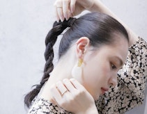 雨の日でも崩れにくい髪型にしたい。ヒントと参考スタイル集