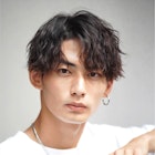 センターパート×ツイストスパイラルパーマ MEN’S HAIR