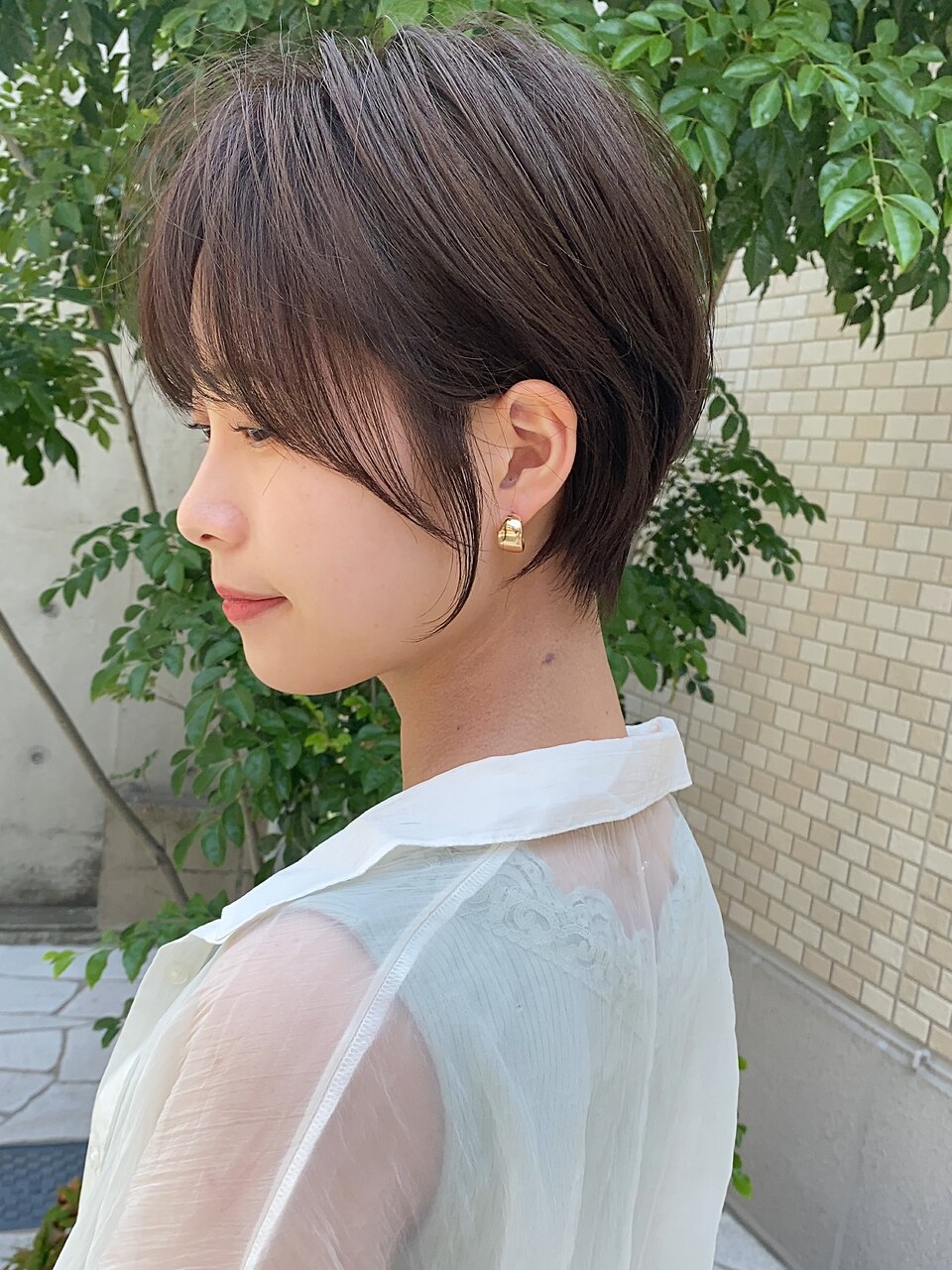 耳掛けしても小顔になれるクビレショートヘア