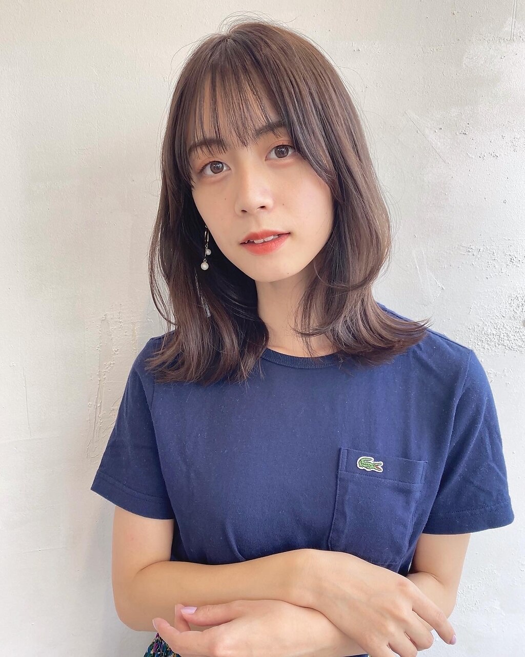 くびれレイヤーくすみアッシュグレーミディアム