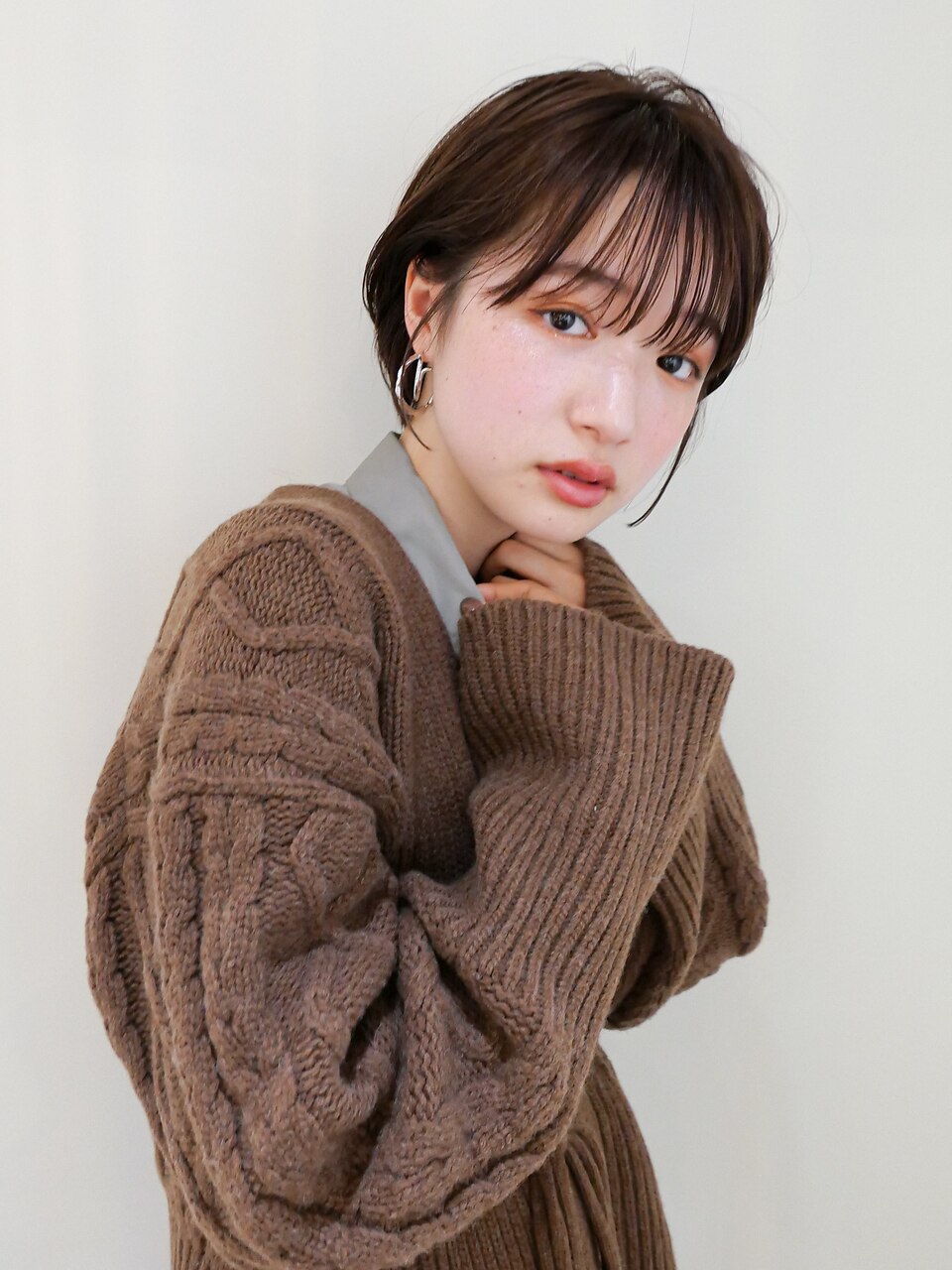 耳掛けショートボブ　うざバング