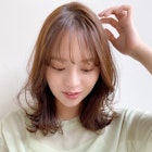 大人かわいい、カーキグレージュ,フェザーバング、小顔ボブ