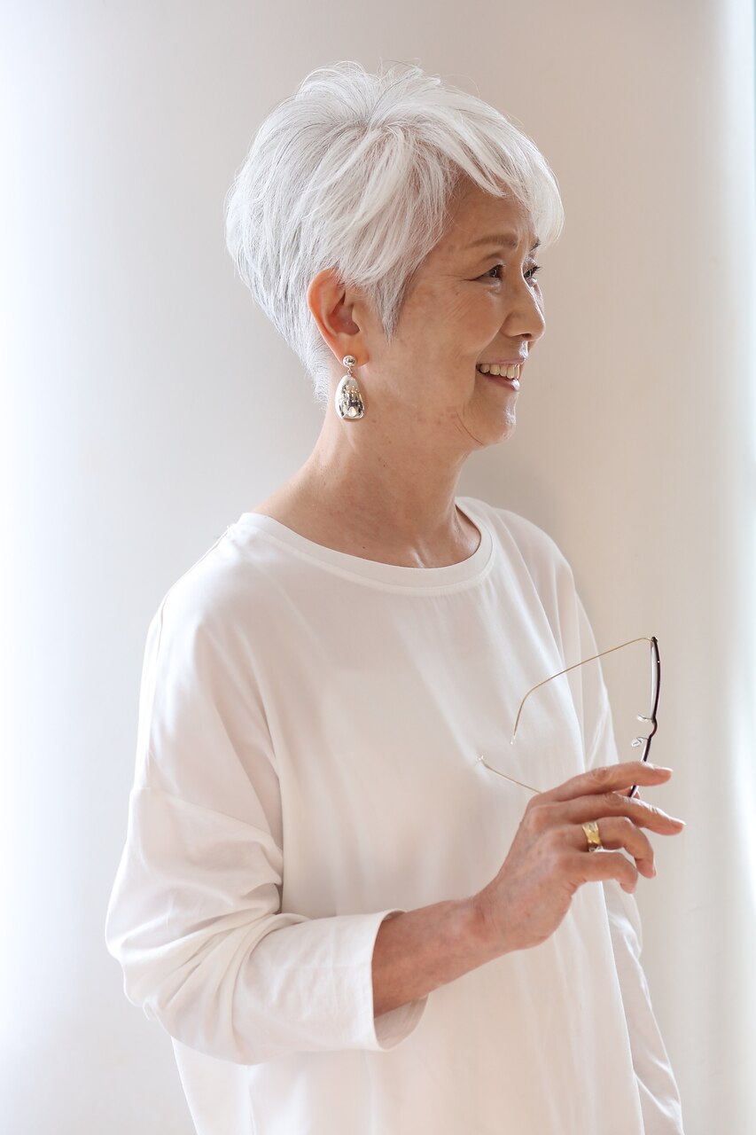 六十代 60代向け素敵なショートヘア見本集。若々しい髪型選びのポイントも解説｜ホットペッパービューティーマガジン