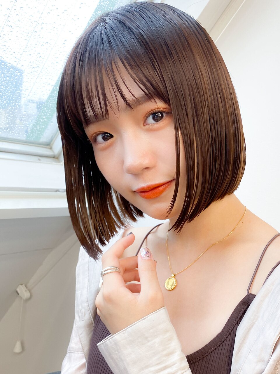 前下がりボブの魅力とは 印象とオーダーのポイント カテゴリー別ヘアカタログ ホットペッパービューティーマガジン