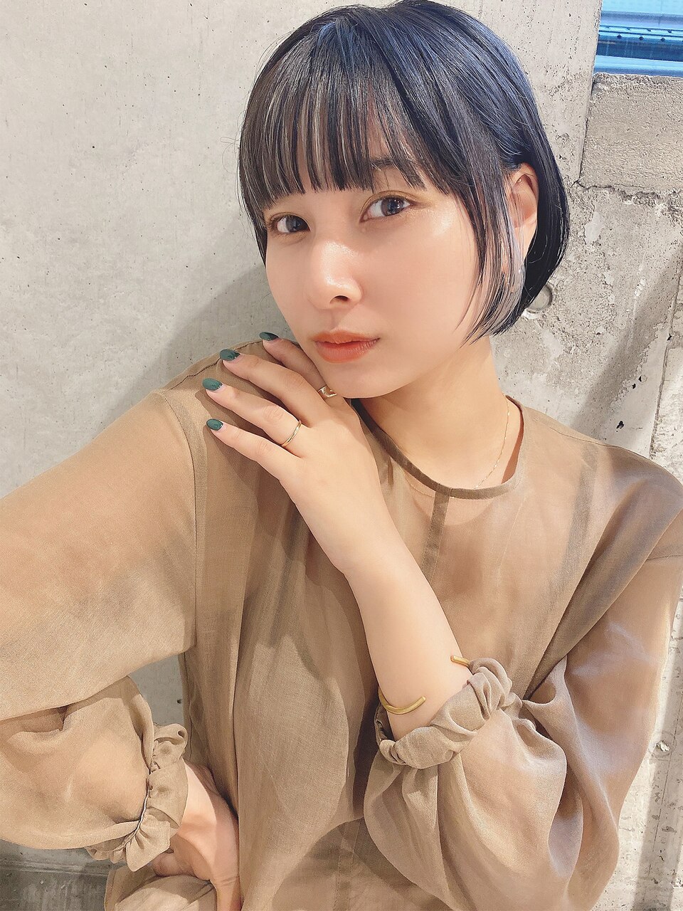 小顔に見える大人ショートボブ/インナーカラー