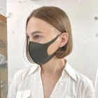 刈り上げ女子の前下がりラインボブ