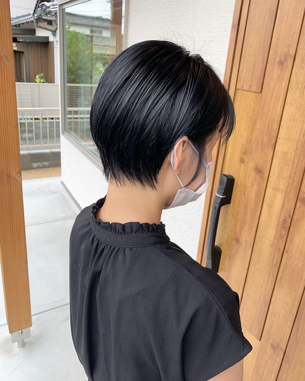 暗髪大人ショート