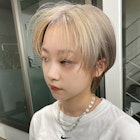 ホワイトカラーのハンサムショート