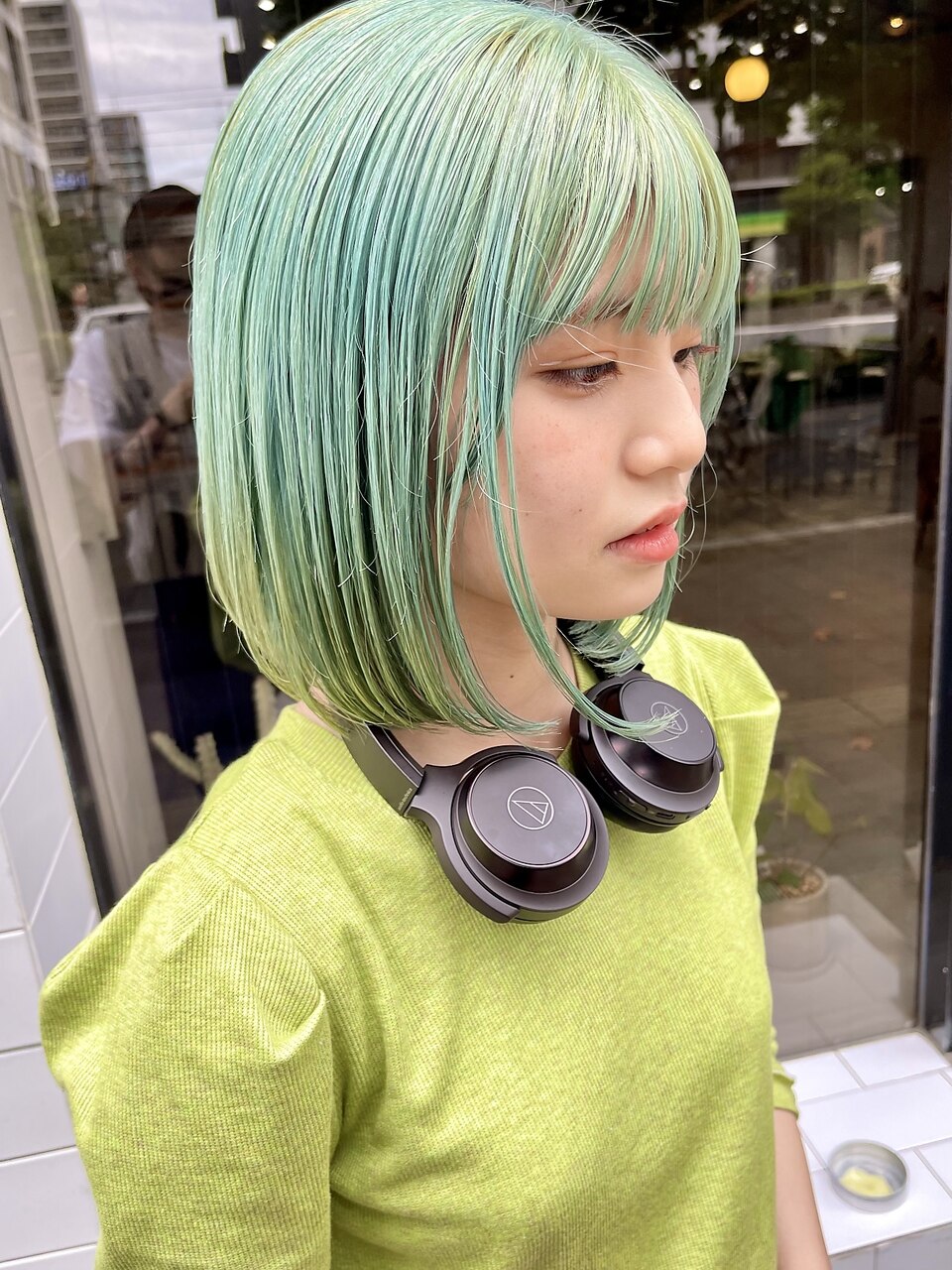 緑系の髪色で一層おしゃれに。抜け感が出せるグリーンヘアカラー ...