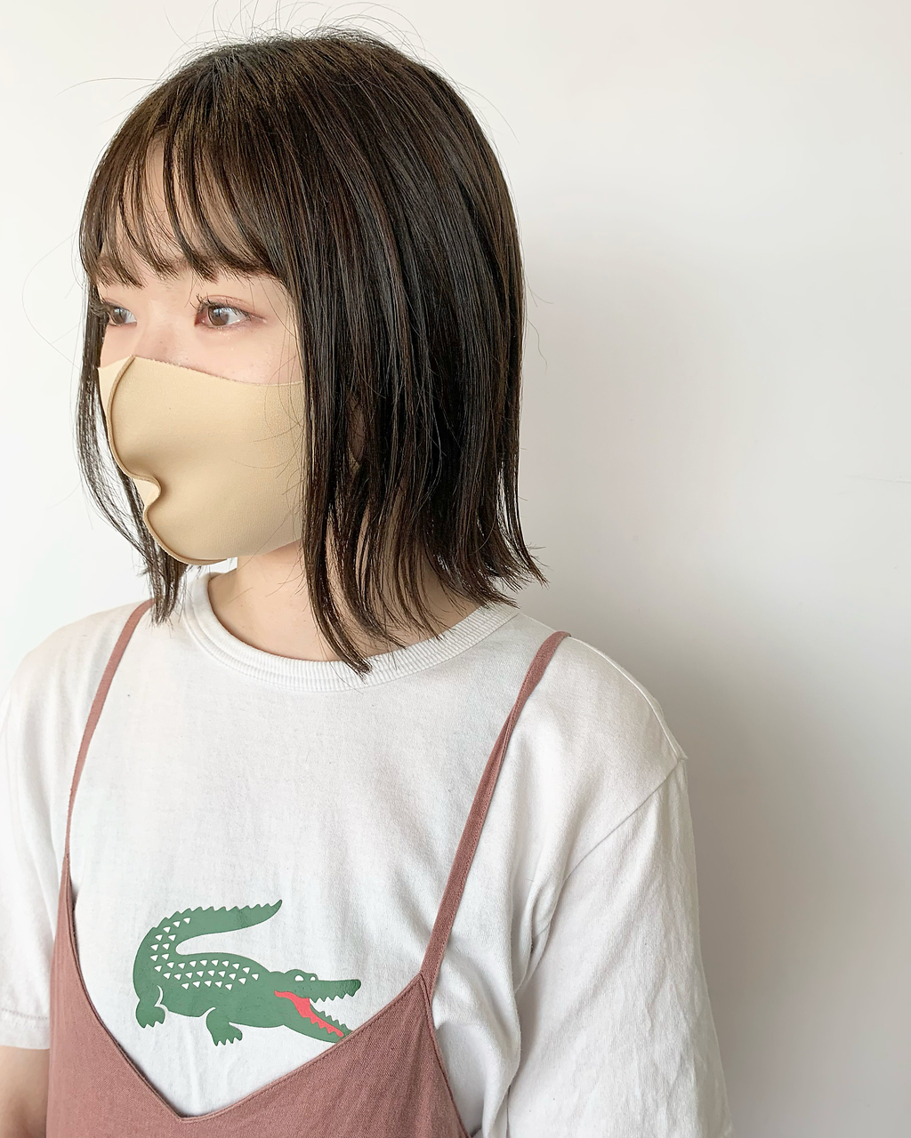 オリーブベージュ×ぱつんボブ