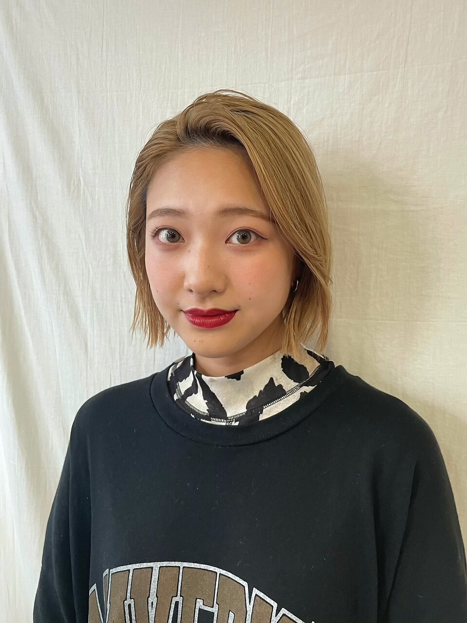 かきあげ前髪前下がりきりっぱなしショートボブ