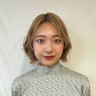 ひし形シルエットの切りっぱなしハイトーンショートボブ