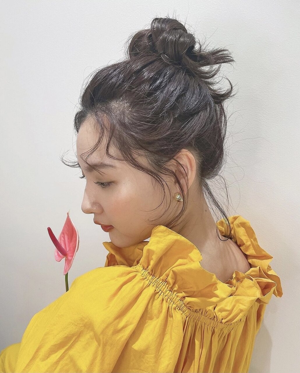 アースカラーお団子アレンジヘア