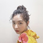 アースカラーお団子アレンジヘア