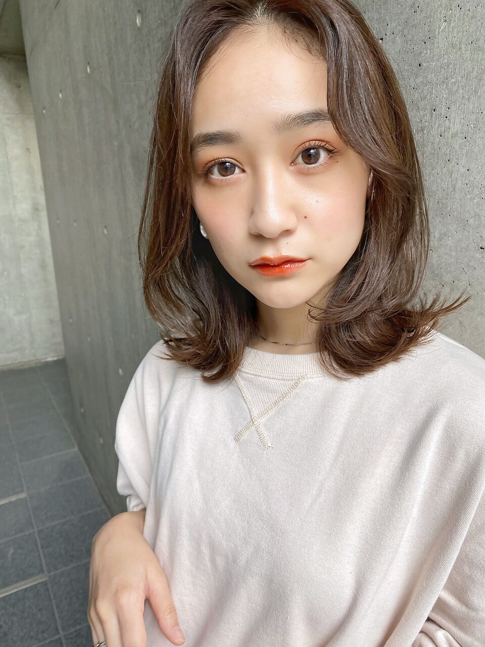 かきあげ鎖骨ミディアムレイヤーマロンブラウンチョコレート