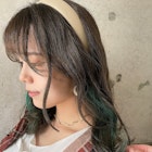 ピスタチオグレージュとイヤリングカラーグリーン