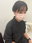 暗髪シンプル耳掛けショート