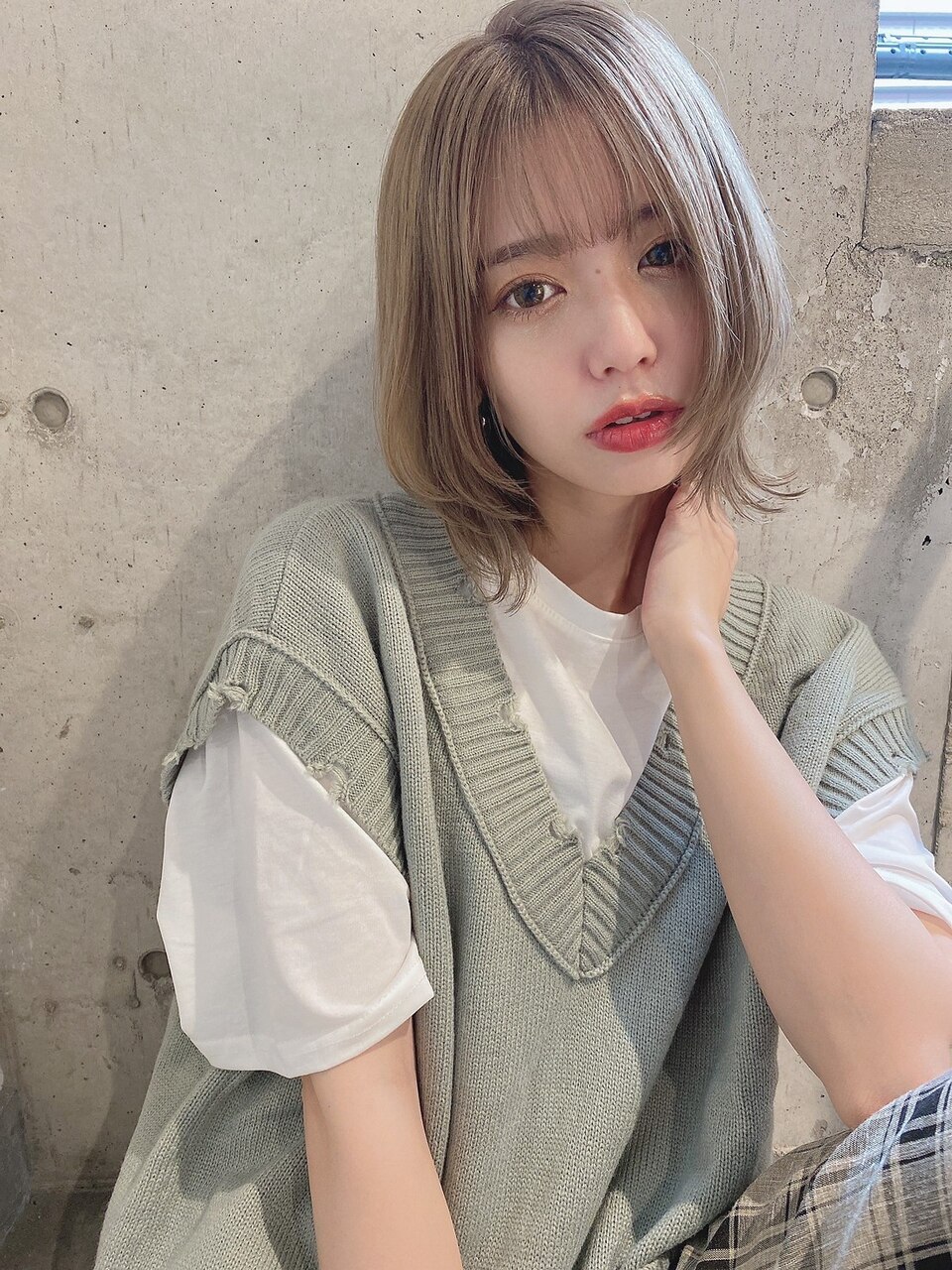 大人可愛いハイトーンウルフヘア