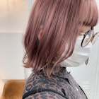 くすみピンク × 切りっぱなしボブ