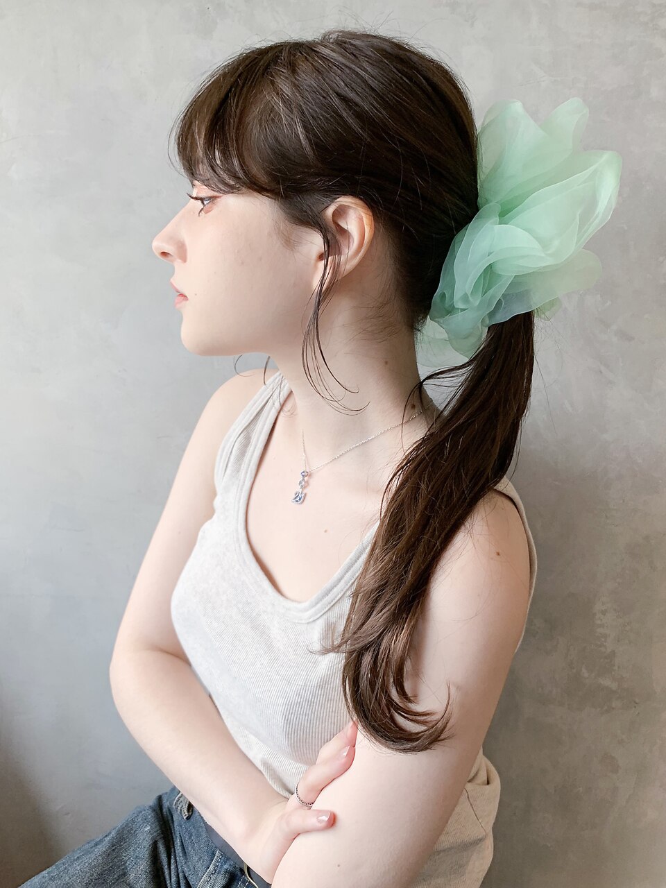 ポニーテールアレンジ_カーキグレージュマッシュショート_8546