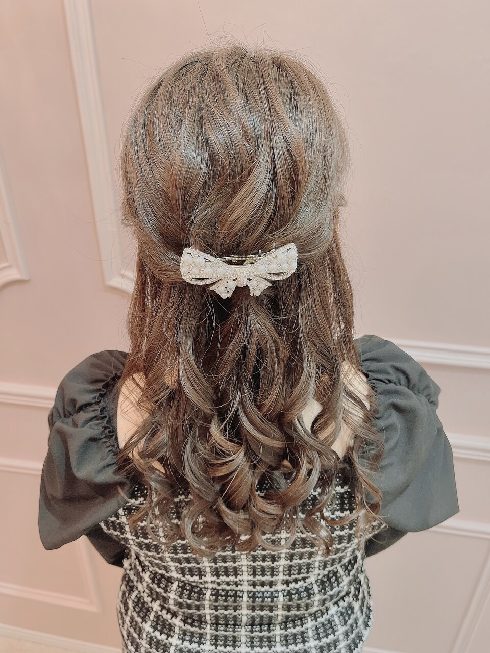 可愛いリボンのアクセサリーハーフアップ  歌舞伎町ヘアセット