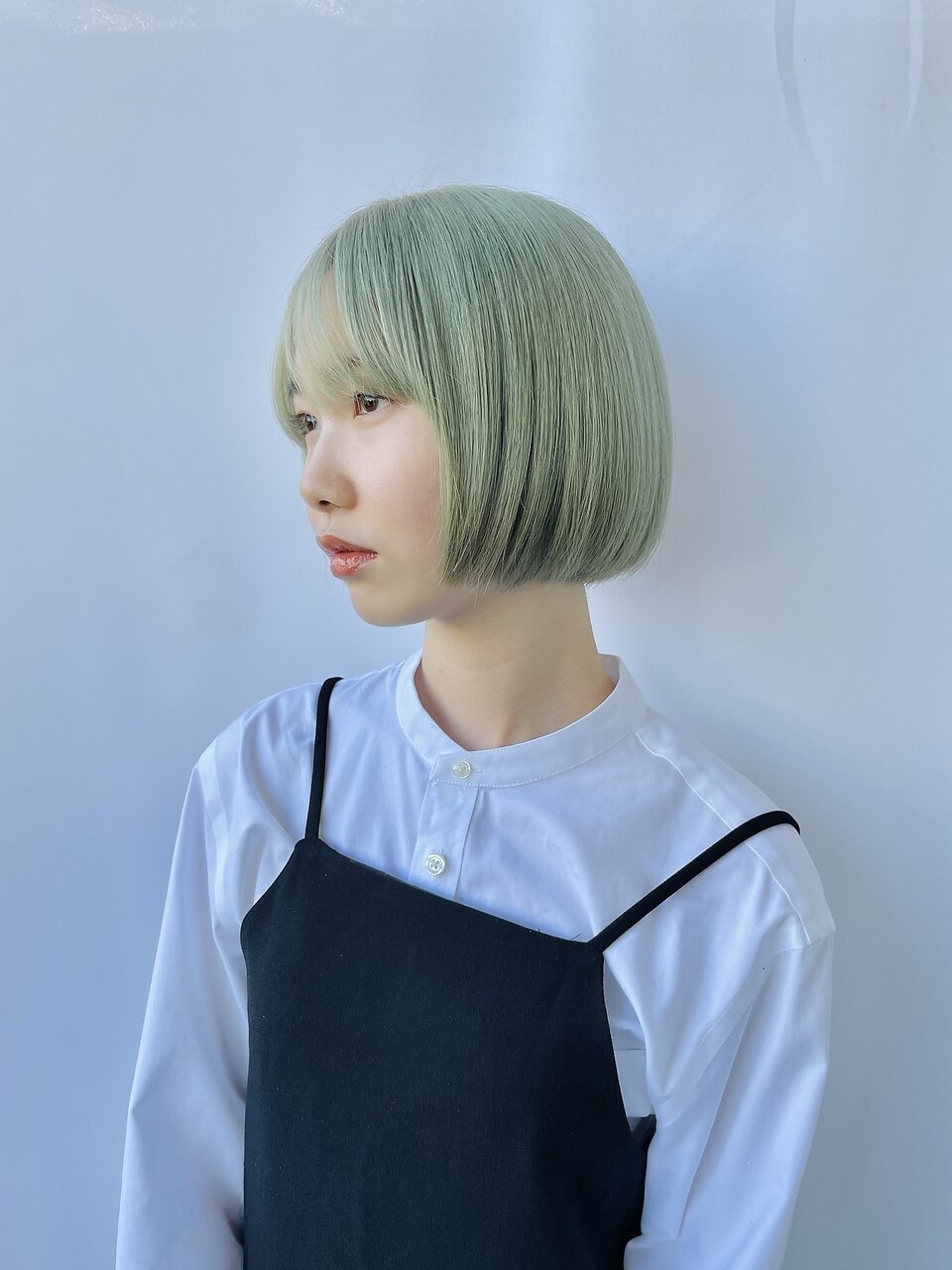 艶々ペールグリーンのミニボブ