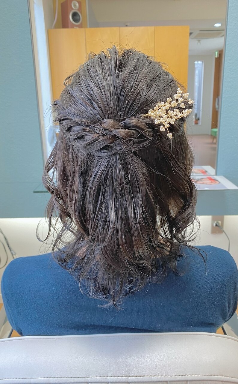 卒業式はスーツでも華やかな髪型に きちんとしながら今っぽいヘアスタイル特集 ホットペッパービューティーマガジン