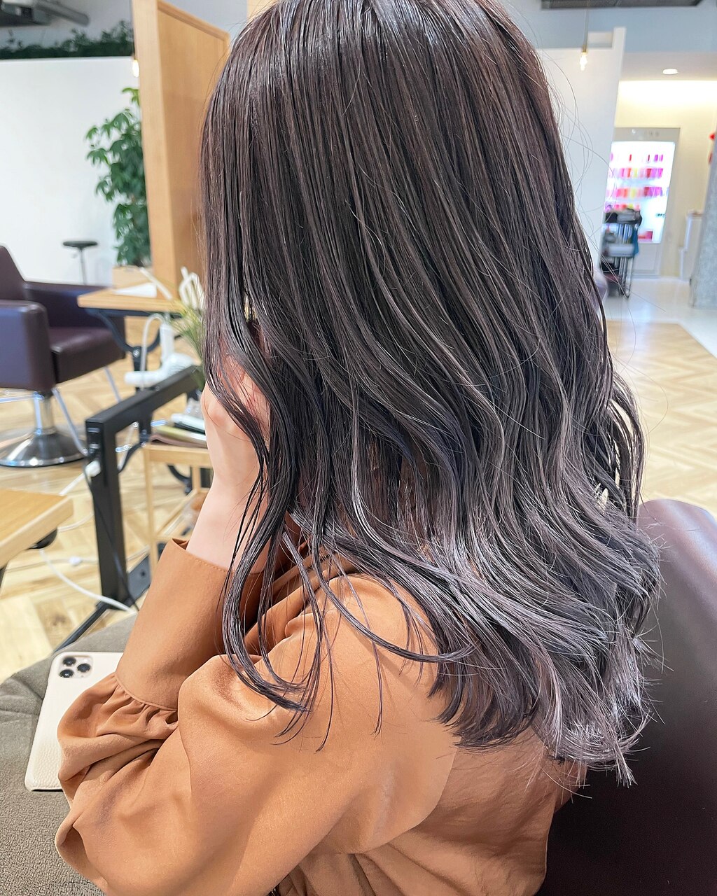 ラベンダーグレージュってどんな色 特徴とブリーチの有無別ヘアカラーサンプル集 ホットペッパービューティーマガジン ラベンダーグレージュってどんな色 特徴とブリーチの有無別ヘアカラーサンプル集 ホットペッパービューティーマガジン