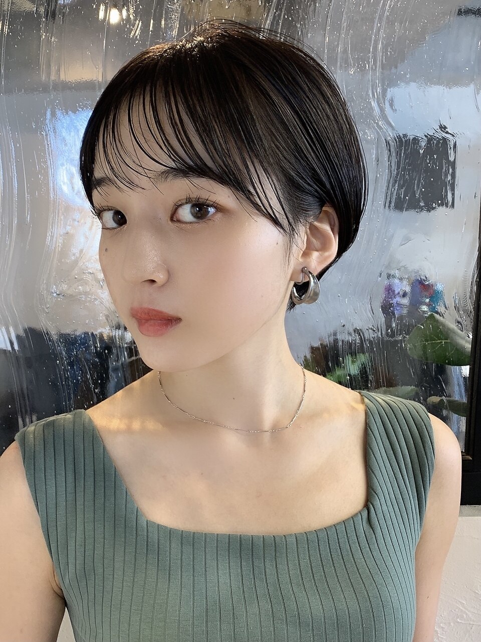 ダークネイビー丸みショート大人かわいいシースルーバング