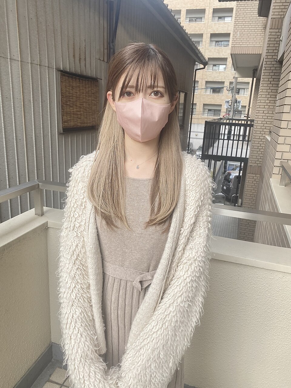 耳掛けが可愛いイヤリングミルクティーベージュ【BLAZE 大庭】