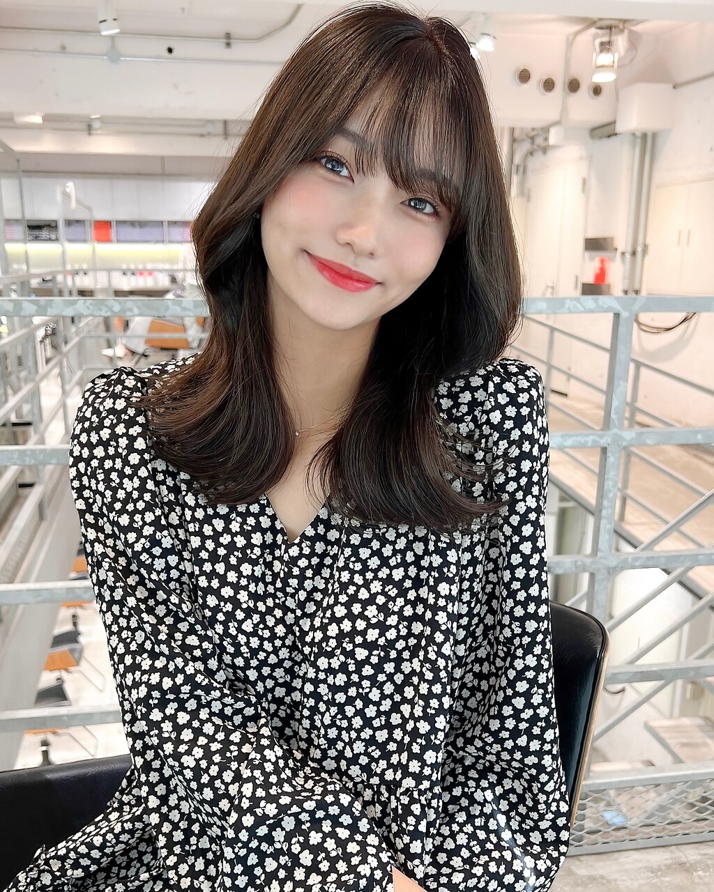 お嬢様見えくびれヘアー×オリーブグレー