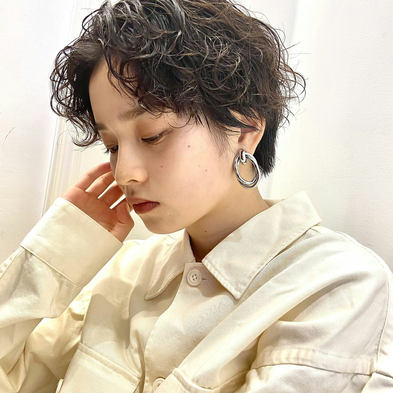 パーマを長持ちさせる5つのコツ 簡単セルフケアでおしゃヘアをキープしよ ホットペッパービューティーマガジン パーマを長持ちさせる5つのコツ 簡単セルフケアでおしゃヘアをキープしよ ホットペッパービューティーマガジン