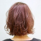 大人かわいいナチュラルピンク外ハネレイヤーくびれボブ