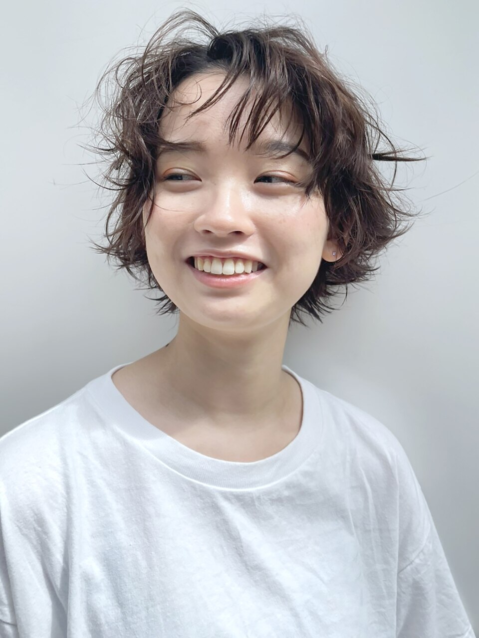 パーマ風マニッシュショート_くびれヘアビタミンカラー_28732