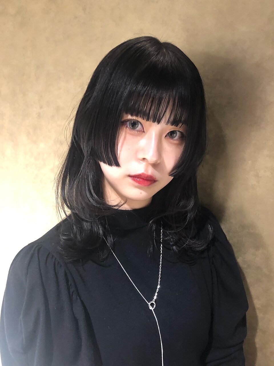 ぱっつん　ウルフ姫カット　ウルフカットアッシュブラックカラー