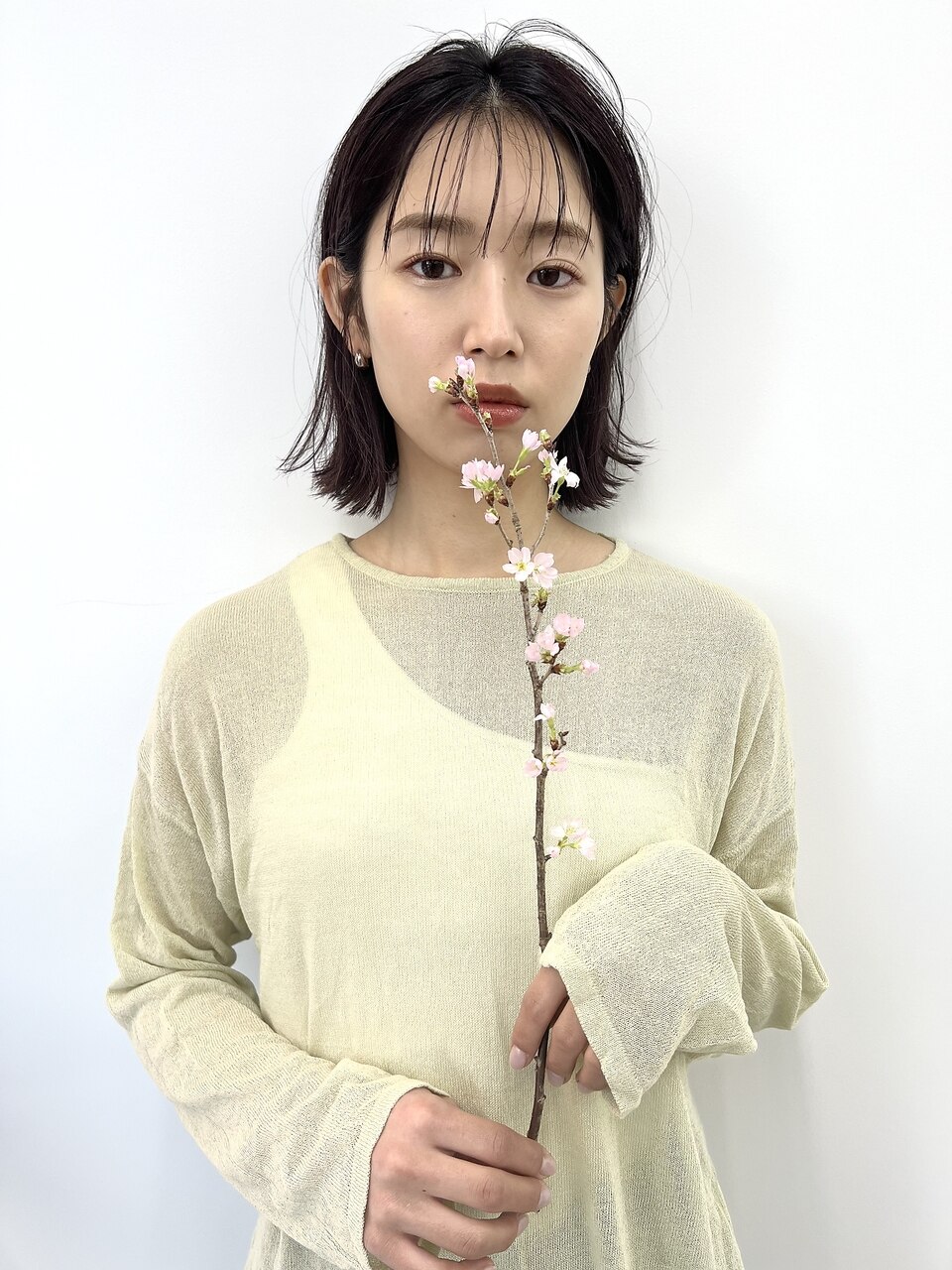 暗髪ぱつっとボブ
