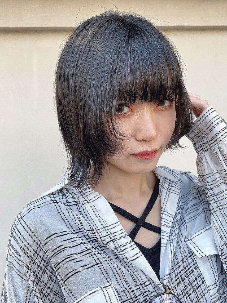 ダークネイビー切りっぱなしボブウルフ