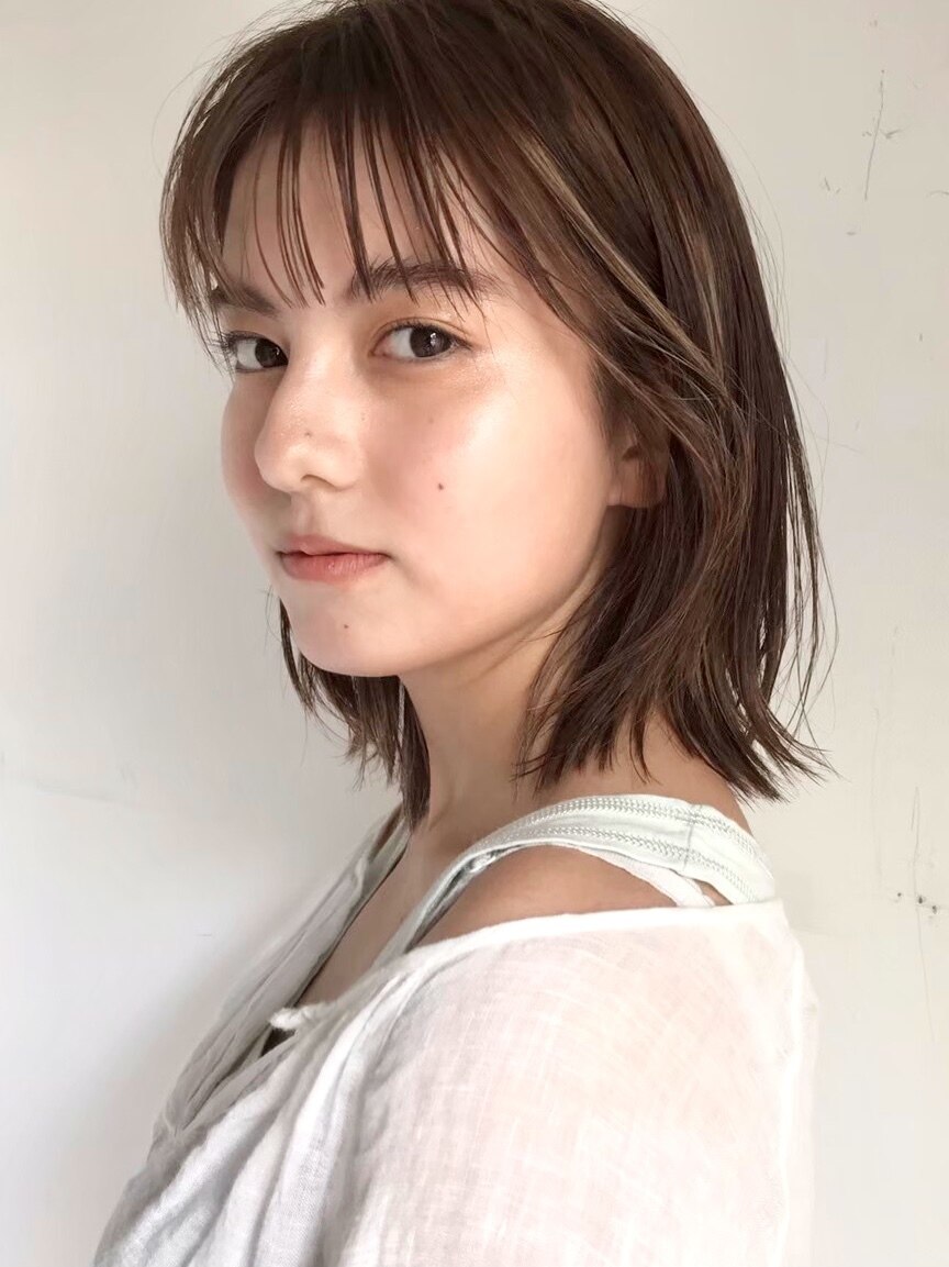 マロンベージュ×鎖骨ミディアム