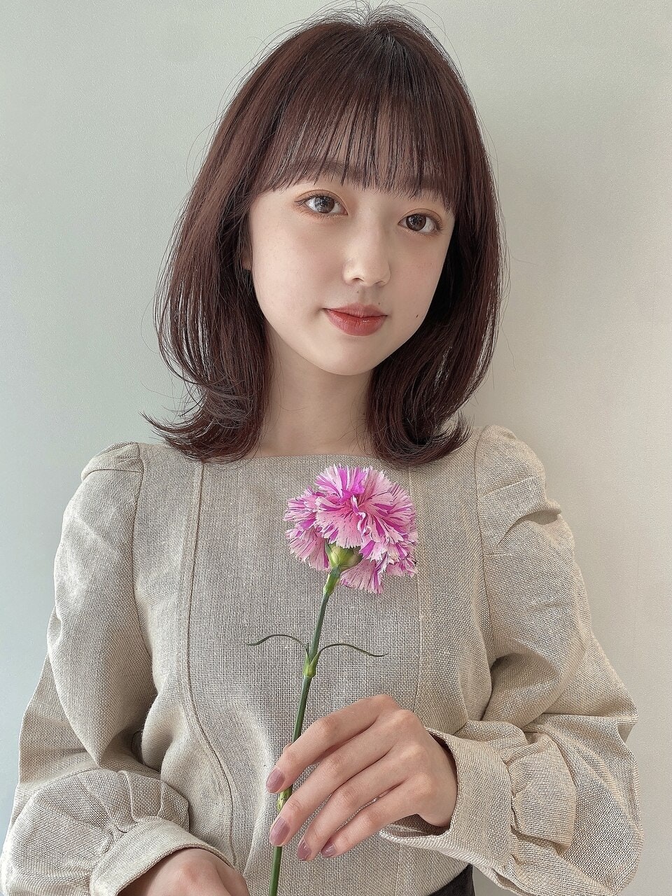 ベース顔さんに似合うミディアムヘアは?似合わせポイント&おすすめスタイル集のサムネイル画像